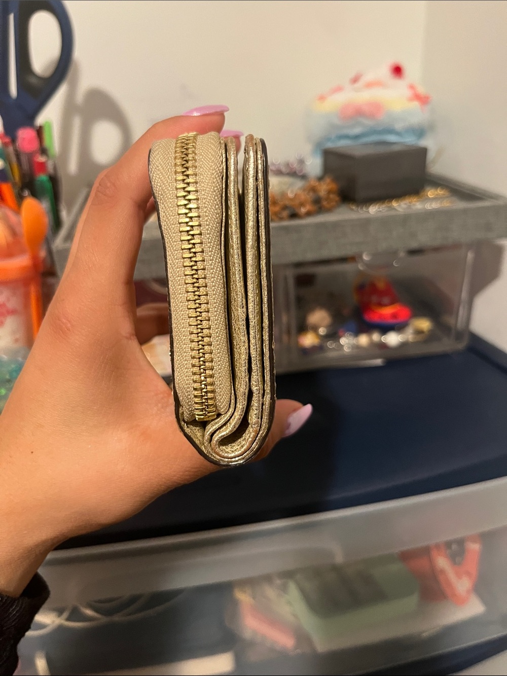 Cholé Small Metallic Gold Leather Zip Wallet - Picture 3 of 13